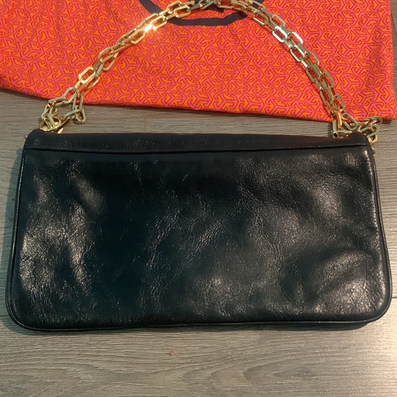 Tory Burch clutch with attachable shoulder strap - Picture 12 of 15